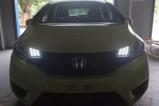 老本田飞度装h4led透镜灯,玉林市飞度车灯升级led双光透镜