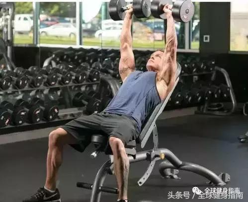 卧推导致肩膀疼怎么处理,卧推导致肩膀疼怎么改善