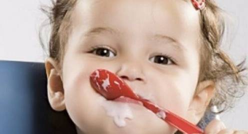 酸奶的含糖量小朋友一天能吃多少,含糖高不推荐小朋友喝的酸奶