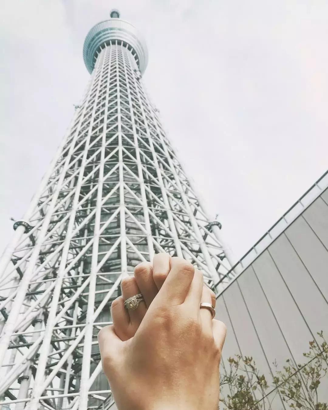 他的朋友圈里都是她,你的朋友圈全是她的照片