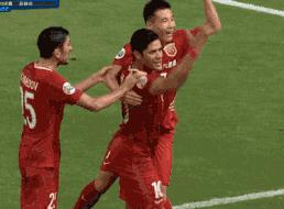 上港vs恒大武磊闪电球,张琳芃上港赛后