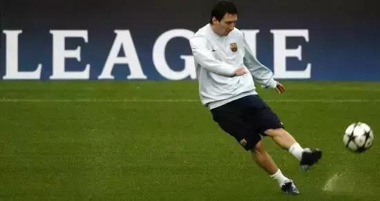 足球狗谈恋爱,足球狗不配拥有爱情吗