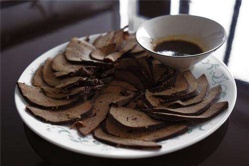 猪耳朵猪头肉猪脚怎么做好吃,煮猪头猪大肠最正宗的做法