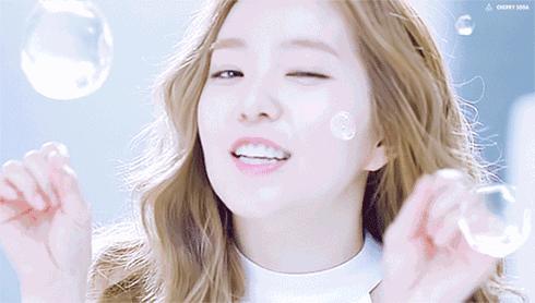 怎么样化妆不卡粉不浮粉不脱妆,减龄妆容的正确化妆方法教程新手