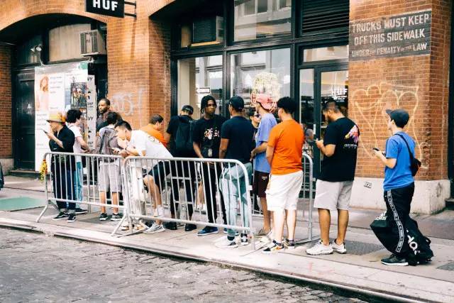 lv联名supreme详细介绍 (lvsupreme联名现在被炒到多少)