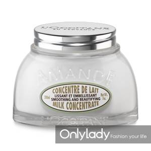 后背有痘印穿露背装的小技巧,夏天露背装内穿什么遮痘痘