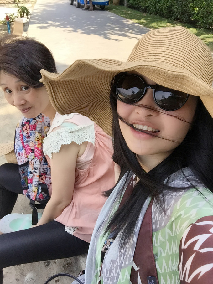 带着妈妈享受三亚的海