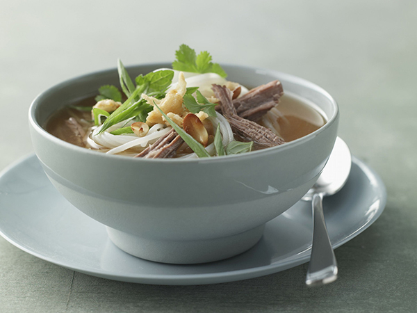 想要美容抗衰老吃什么,想要美容养颜多食鲫鱼汤