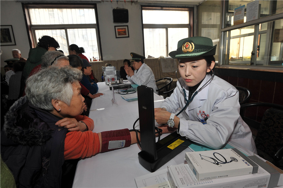 体内湿气重中医教你三招排湿气,湿气重的人排出湿气有什么症状