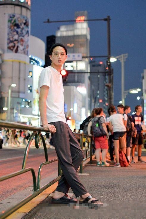 不卷边的裤子怎么缝,不卷裤脚怎么让裤子变短