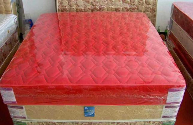 床垫膜要撕掉吗有必要去甲醛,梦思床垫的膜要不要撕掉