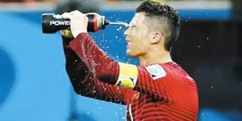 足球史上球员猝死案例,足球猝死都救活了么