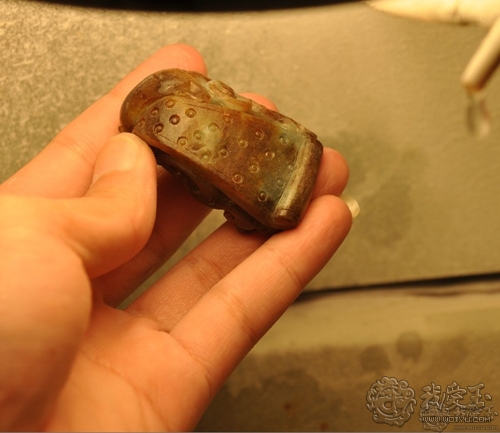 翡翠玉雕雕刻过程,用心去雕刻