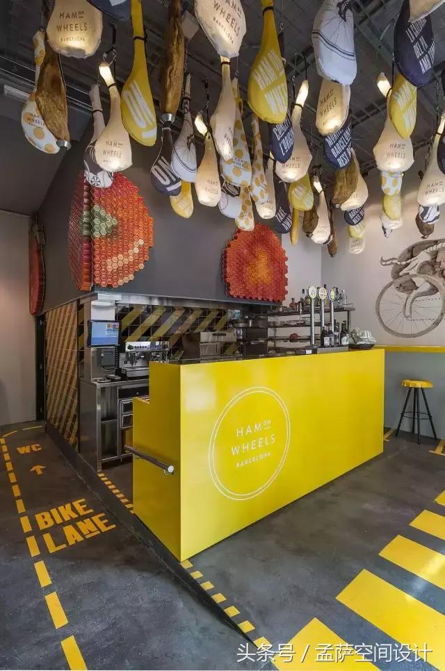 西班牙有家快餐厅也太有意思了,尽然用火腿来做装饰