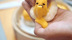 日本网红表情包懒蛋蛋开了家咖啡馆，里面的日料都是假的