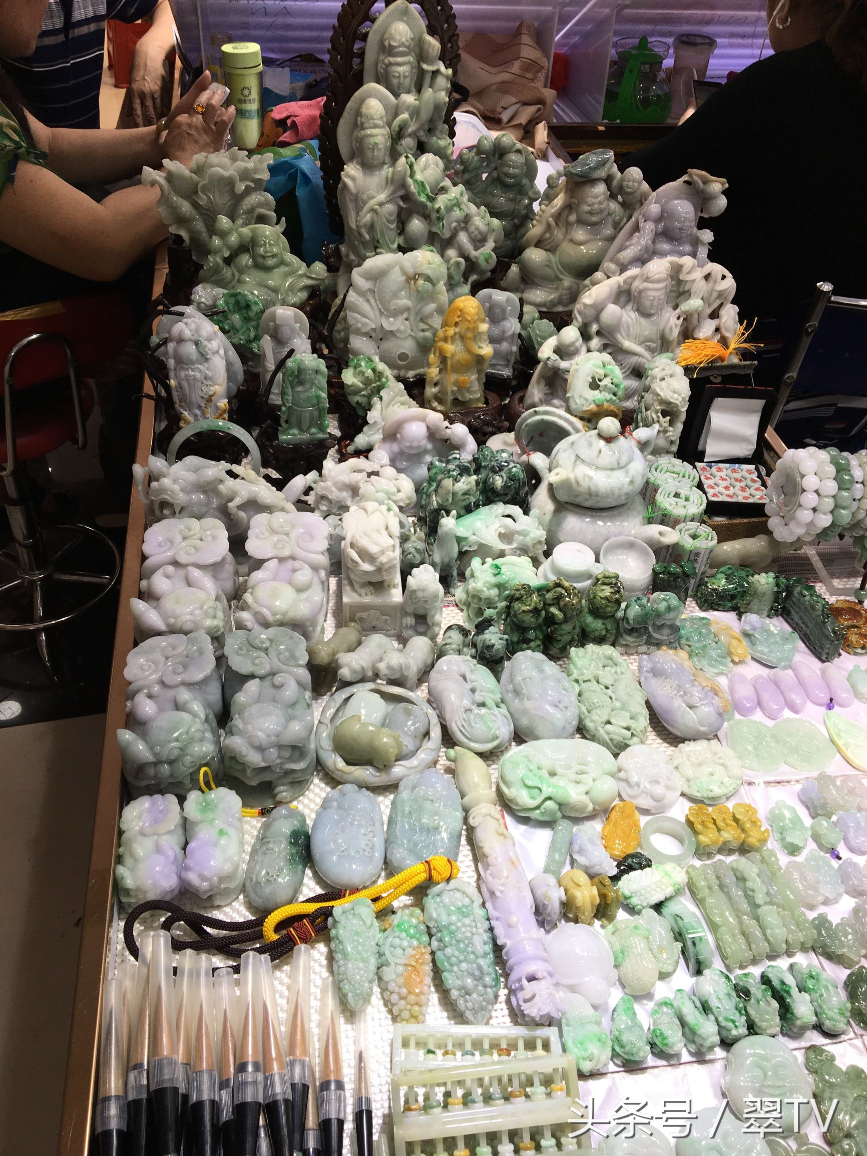 这9种长得很像翡翠的石头，价格很便宜，买错你就吃大亏