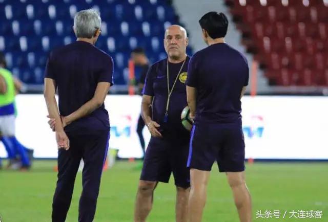 连足旧将追踪:费租传射赢保级关键战,斯库又进标志任意球