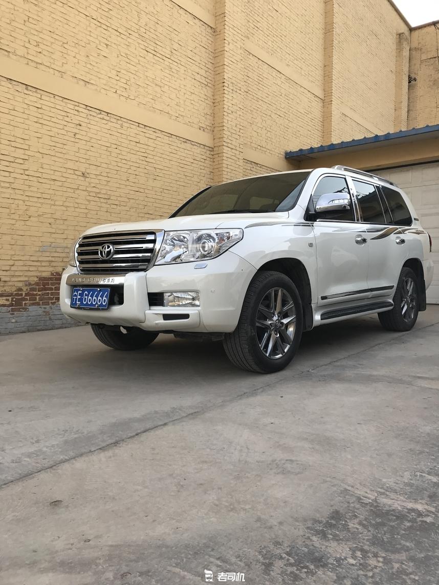 15年陆巡5.7v8,老款陆巡与新款陆巡对比