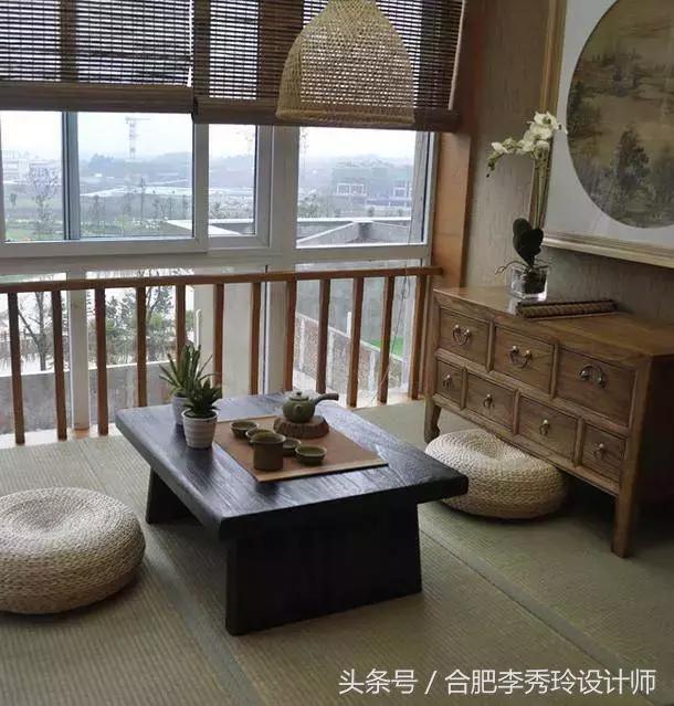 把阳台改成小卧室榻榻米,房子不大但能容得下一家老小