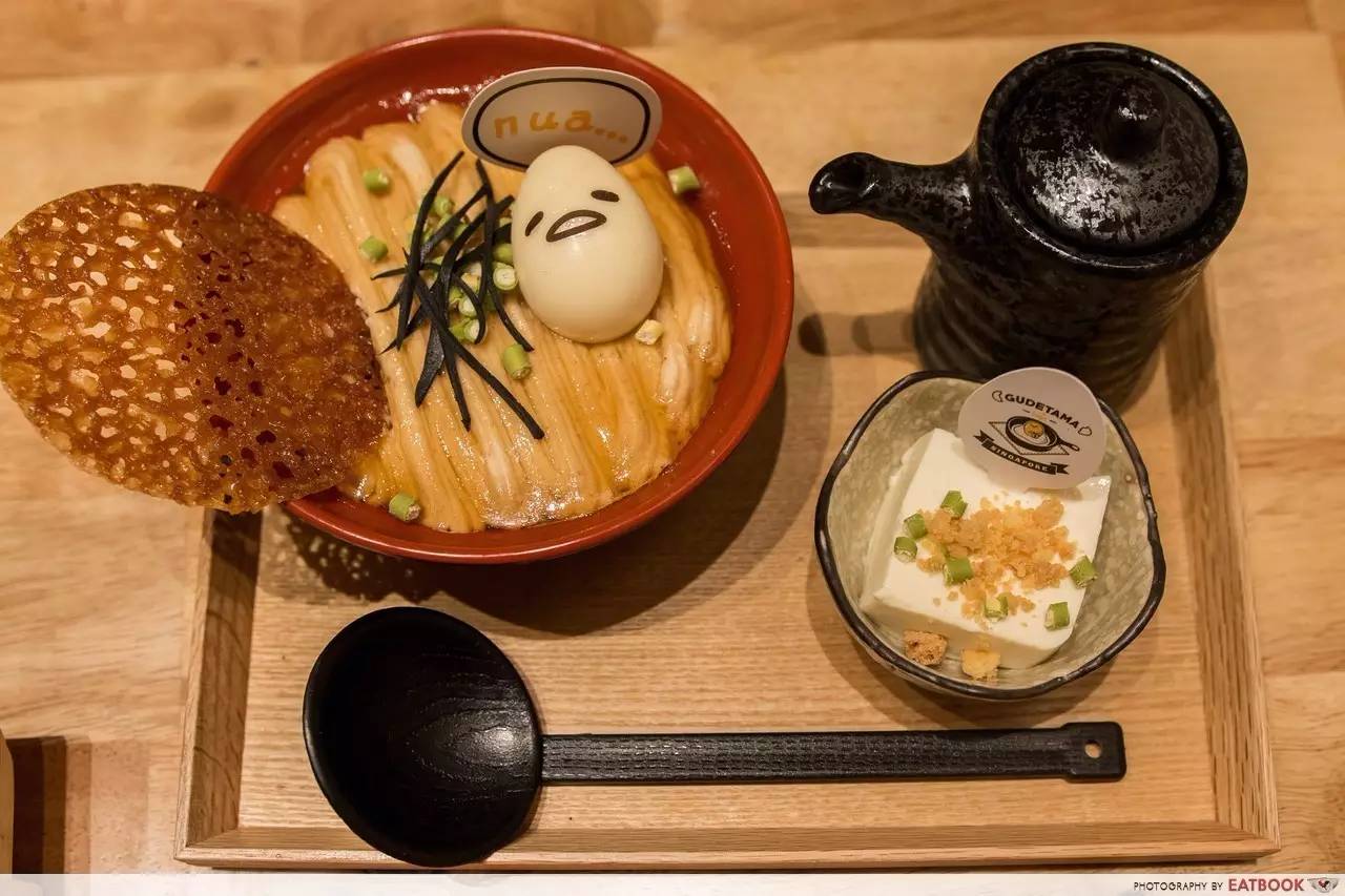 日本网红表情包懒蛋蛋开了家咖啡馆，里面的日料都是假的