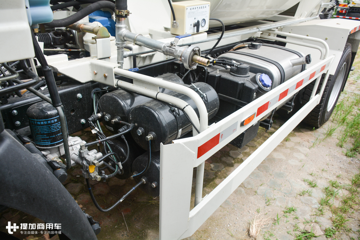 轻卡蓝牌搅拌车,商用混凝土搅拌车多少钱一台