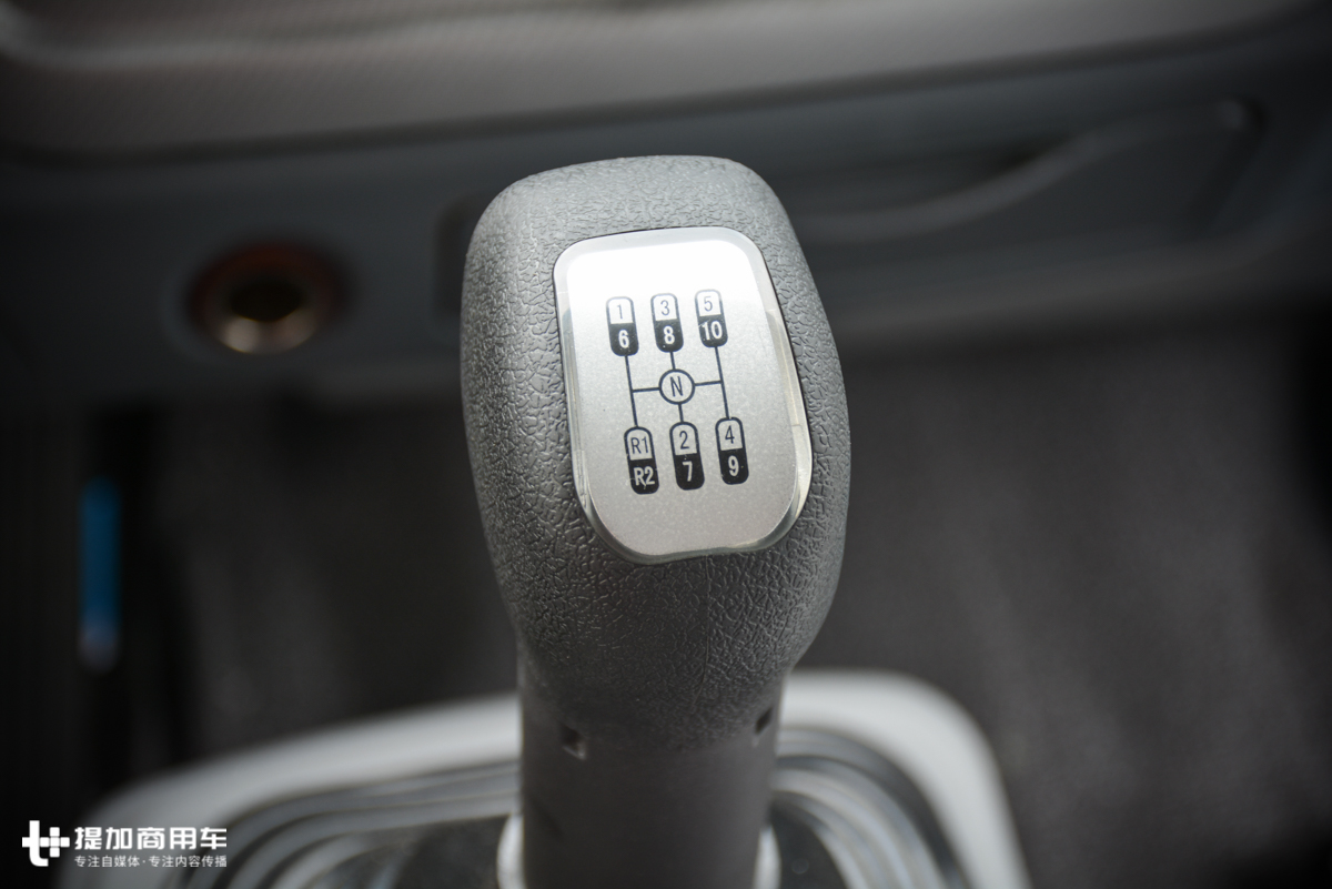 轻卡蓝牌搅拌车,商用混凝土搅拌车多少钱一台