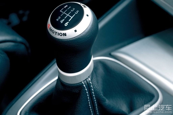 半坡起步上坡时怎么才能不熄火,半坡起步怎么熄火不会溜车