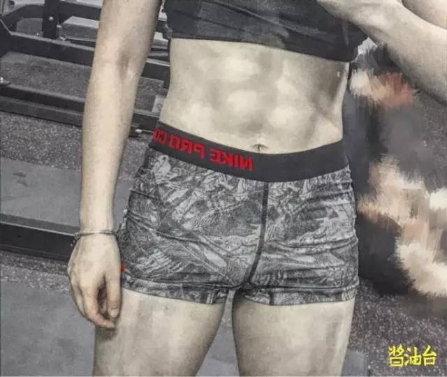 健身美女穿搭,健身美女穿着打扮