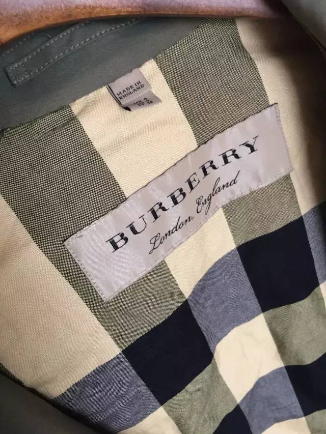 风衣巴宝莉12000,巴宝莉风衣回归现实