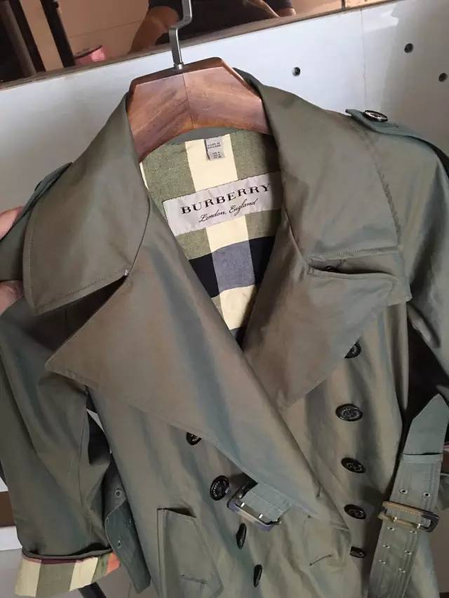 风衣巴宝莉12000,巴宝莉风衣回归现实