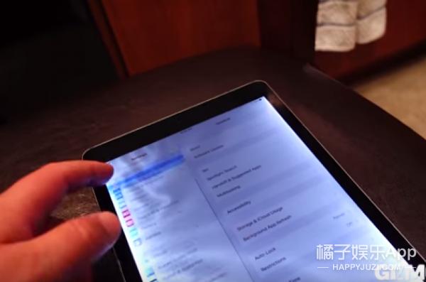 他把iPad放进烤箱：你猜苹果能禁得住“烤”验么？
