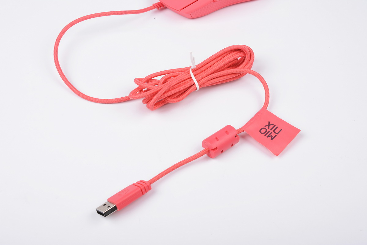 美的不像个游戏鼠标，麦傲尼克斯Castor霜糖红体验