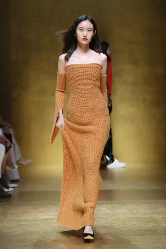 刘雯同款鞋子是什么牌子,刘雯最火的一双鞋