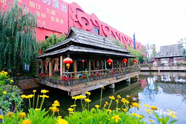 历史底蕴与现代繁华在此交融,历史与现代并存的城市