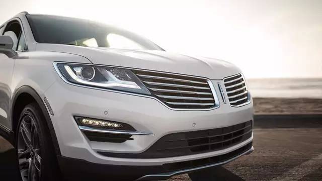 别提什么配置性能操控，俺买车就是为了帅，帅，帅