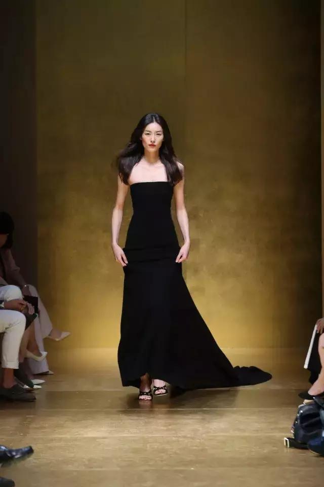 刘雯同款鞋子是什么牌子,刘雯最火的一双鞋