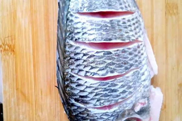 炖鱼要用什么水最好吃窍门,炖鱼的正确方法不用啤酒炖