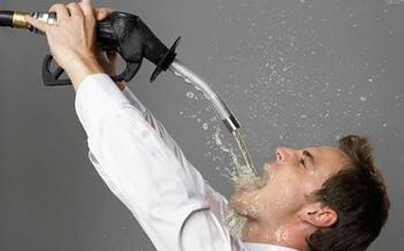 体检发现尿蛋白是怎么回事,出现尿蛋白的危害及治疗方法