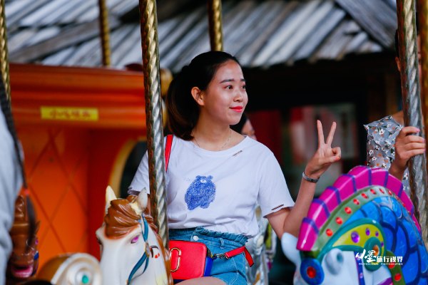 历史底蕴与现代繁华在此交融,历史与现代并存的城市