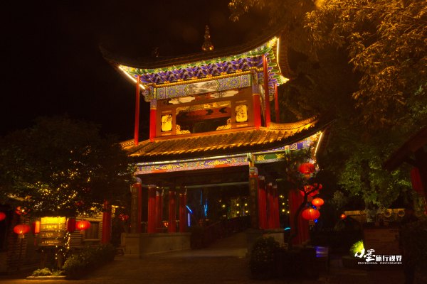 历史底蕴与现代繁华在此交融,历史与现代并存的城市