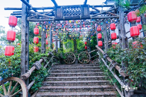 历史底蕴与现代繁华在此交融,历史与现代并存的城市