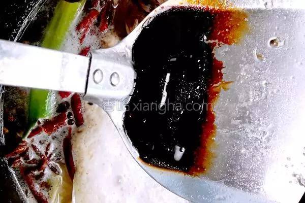 炖鱼要用什么水最好吃窍门,炖鱼的正确方法不用啤酒炖