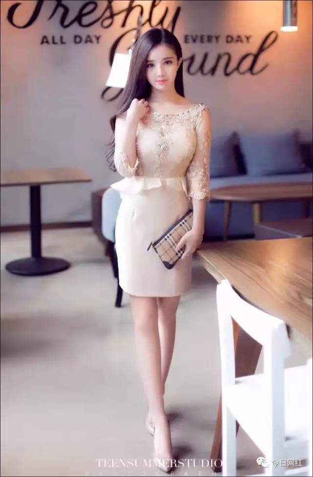 年入百万，樱花公益女神，“楚楚”动人的足球宝贝