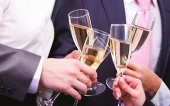 酒后头晕恶心出冷汗是什么原因,喝完酒后浑身乏力头晕是怎么回事