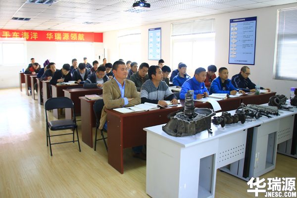 12年白色大众迈腾1.8t二手车价格,二手车评估师的价目表