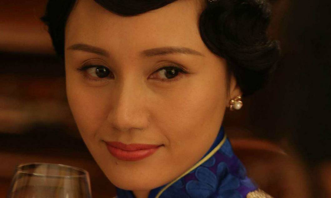 女人眼窝深显老怎么办，如何挽救重塑闪亮美眸？