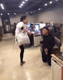 右边的女生,右边的女孩