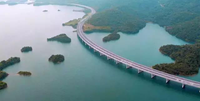 中国最新水上公路视频,中国首条水上公路视频