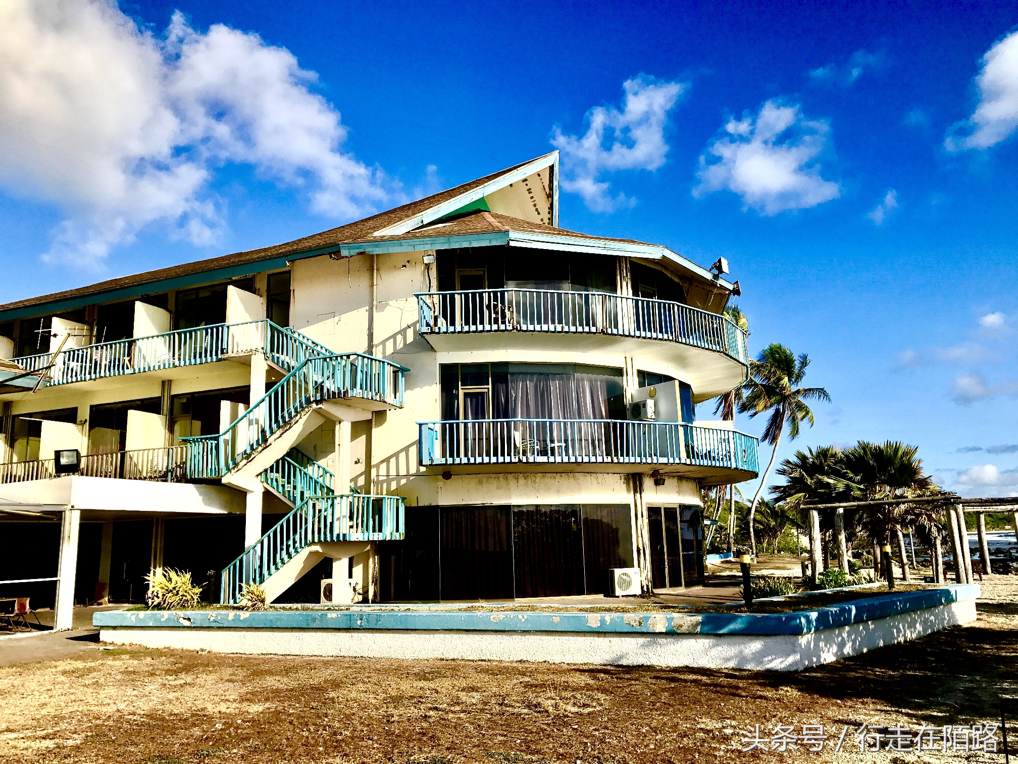 这个国家从全球首富到“首负”只用了30年，到处是废弃的豪车