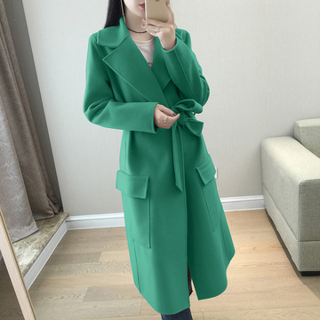 秋天气质修身风衣搭配,怎样系风衣后面蝴蝶结